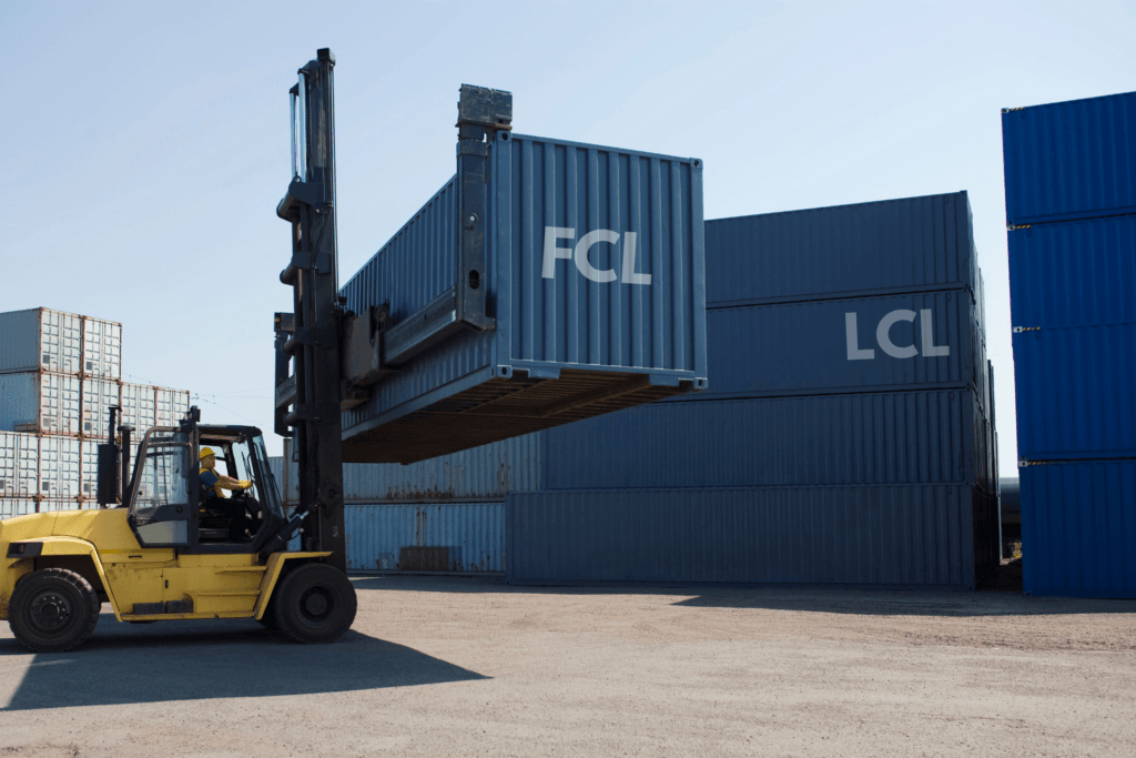 TRANSPORT ME GRUPAZH APO KONTENIER I PLOTE